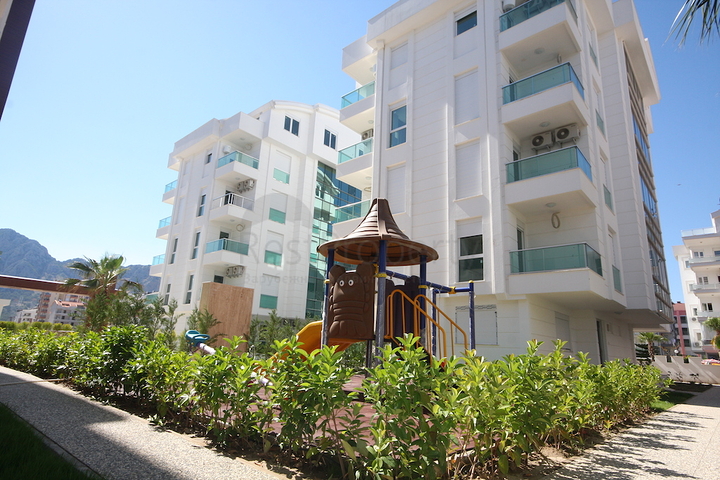 Уютная квартира с выходом в сад всего в 600 м от моря