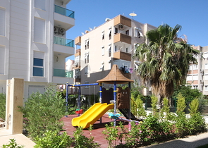 Уютная квартира с выходом в сад всего в 600 м от моря