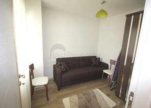 Уютная квартира с выходом в сад всего в 600 м от моря