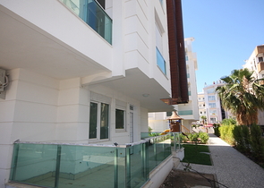 Уютная квартира с выходом в сад всего в 600 м от моря