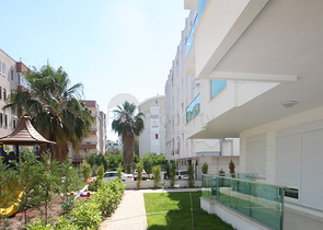 Уютная квартира с выходом в сад всего в 600 м от моря