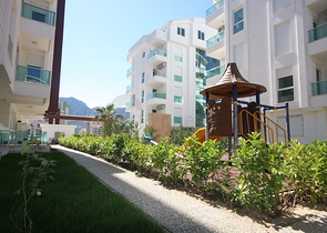 Уютная квартира с выходом в сад всего в 600 м от моря