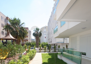 Уютная квартира с выходом в сад всего в 600 м от моря