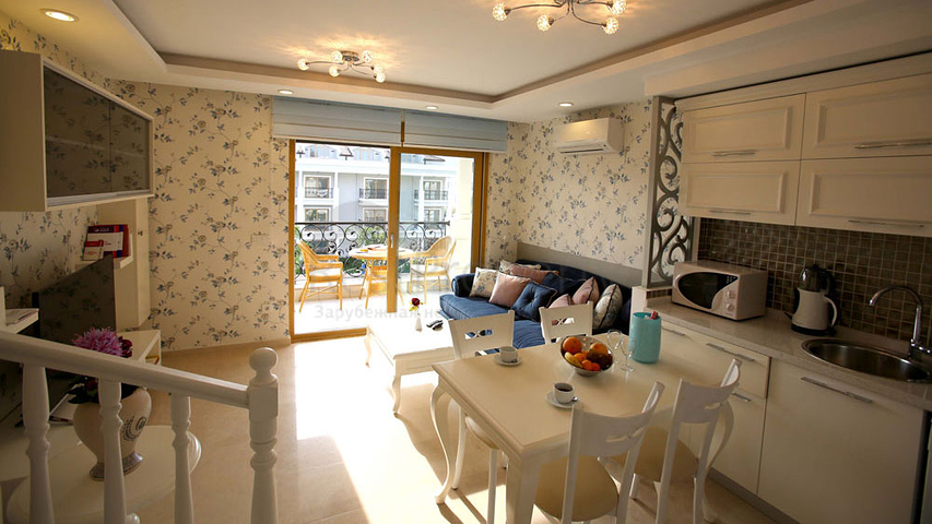 Новый жилой комплекс в живописной долине среди хвойного леса с видом на горы