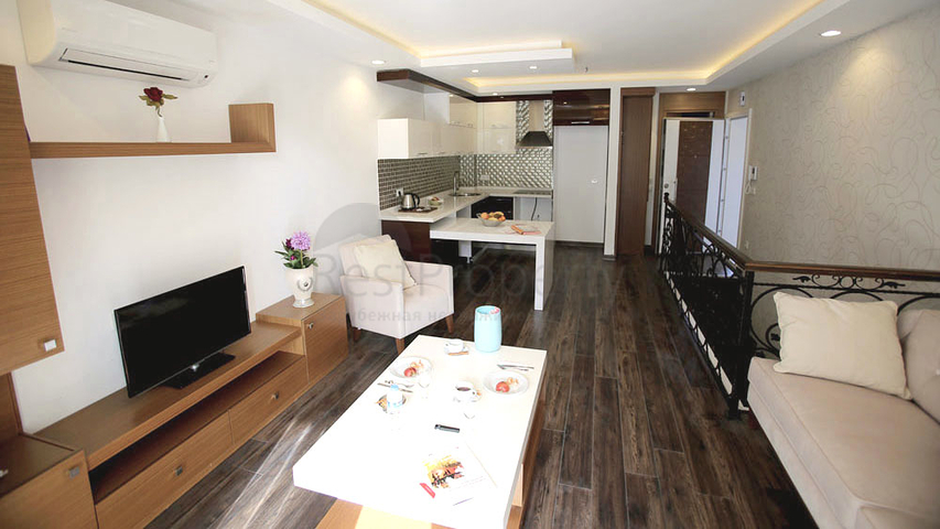 Новый жилой комплекс в живописной долине среди хвойного леса с видом на горы