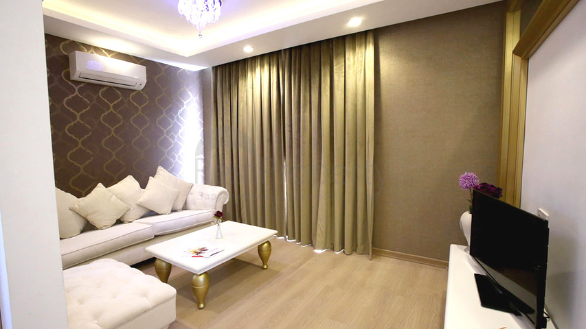 Новый жилой комплекс в живописной долине среди хвойного леса с видом на горы