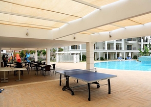 Новый жилой комплекс в живописной долине среди хвойного леса с видом на горы