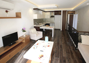 Новый жилой комплекс в живописной долине среди хвойного леса с видом на горы