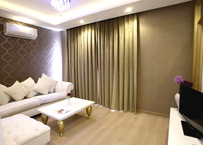 Новый жилой комплекс в живописной долине среди хвойного леса с видом на горы