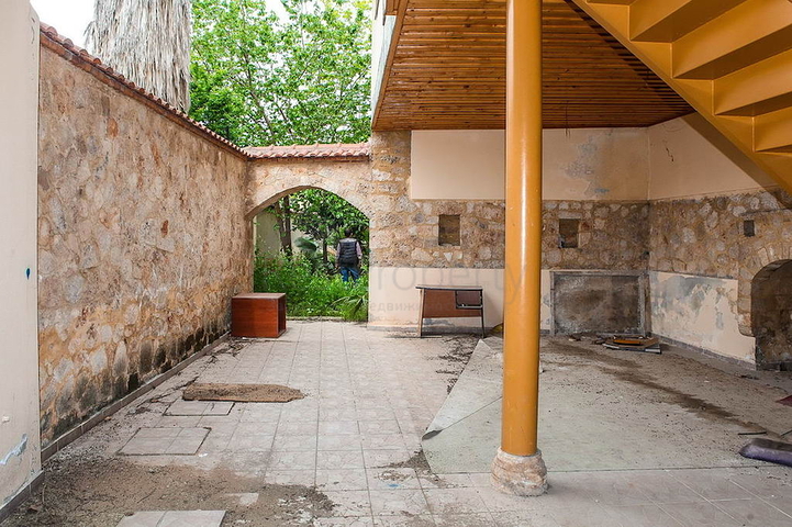 Земля с проектом отеля в Калеичи в Анталии