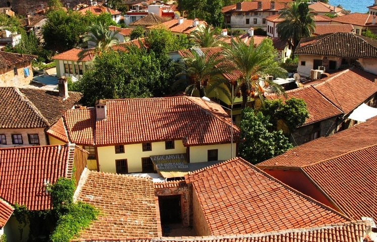 Земля с проектом отеля в Калеичи в Анталии