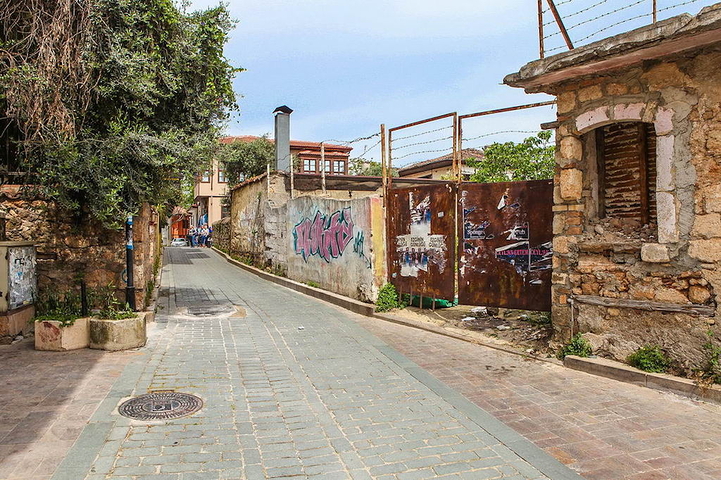 Земля с проектом отеля в Калеичи в Анталии