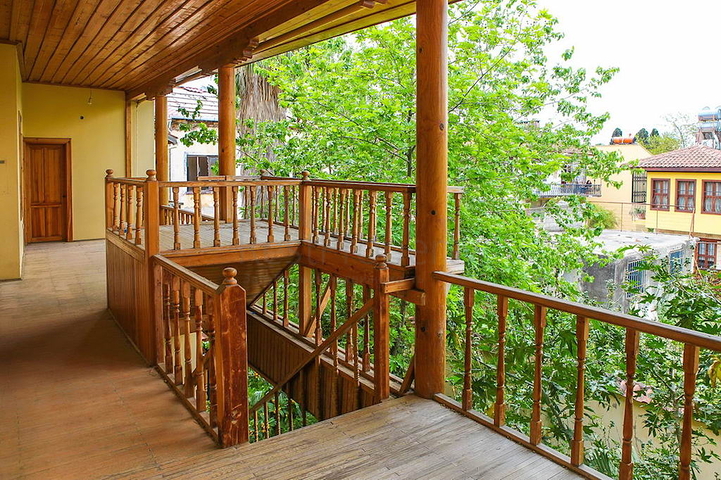 Земля с проектом отеля в Калеичи в Анталии