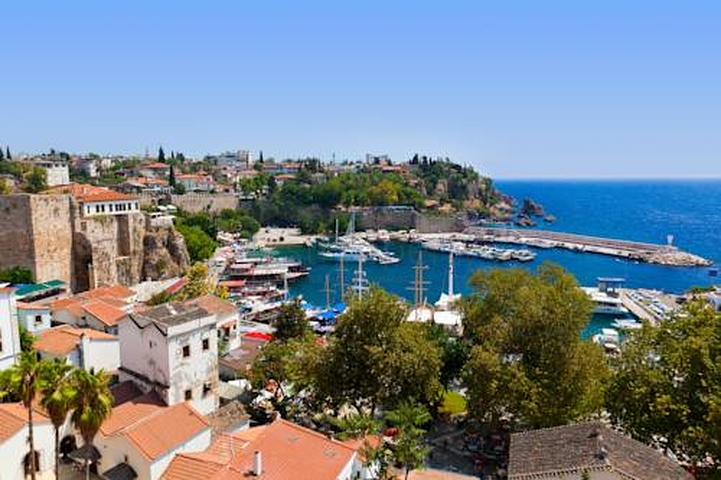 Земля с проектом отеля в Калеичи в Анталии