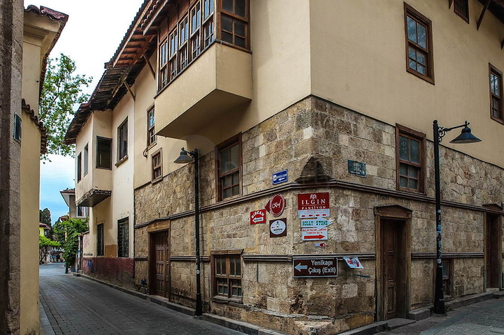 Земля с проектом отеля в Калеичи в Анталии