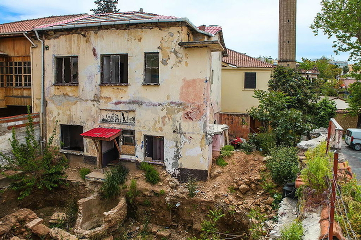 Земля с проектом отеля в Калеичи в Анталии