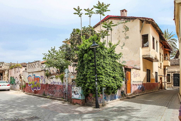 Земля с проектом отеля в Калеичи в Анталии