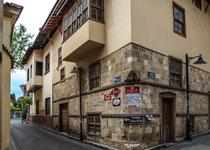 Земля с проектом отеля в Калеичи в Анталии