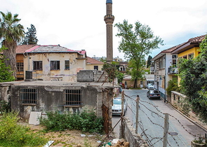 Земля с проектом отеля в Калеичи в Анталии