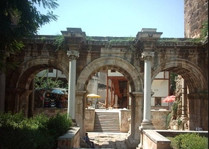 Земля с проектом отеля в Калеичи в Анталии