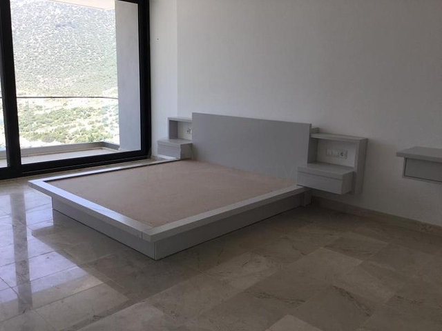 Современная вилла с видом на море в Калкане