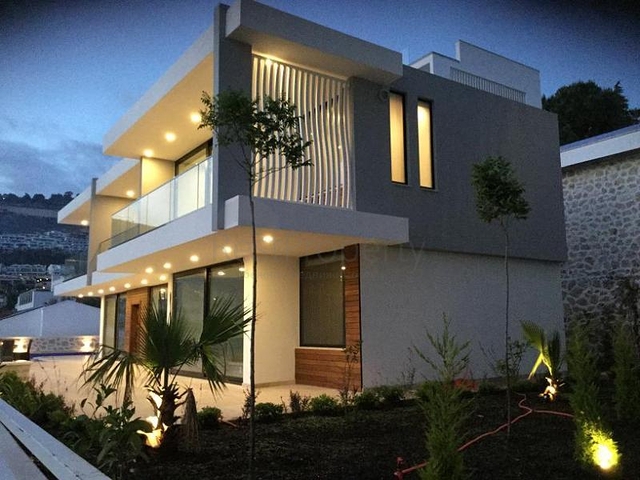 Современная вилла с видом на море в Калкане