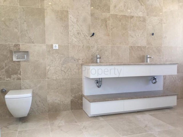 Современная вилла с видом на море в Калкане