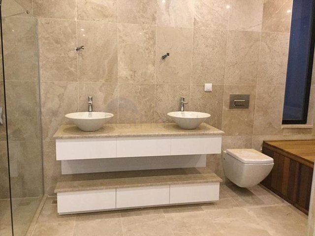 Современная вилла с видом на море в Калкане