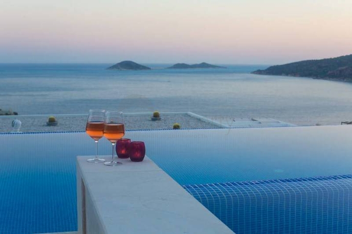 Современная вилла с видом на море в Калкане