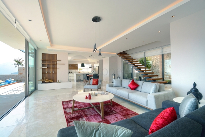 Великолепная вилла с видом на море в Калкане