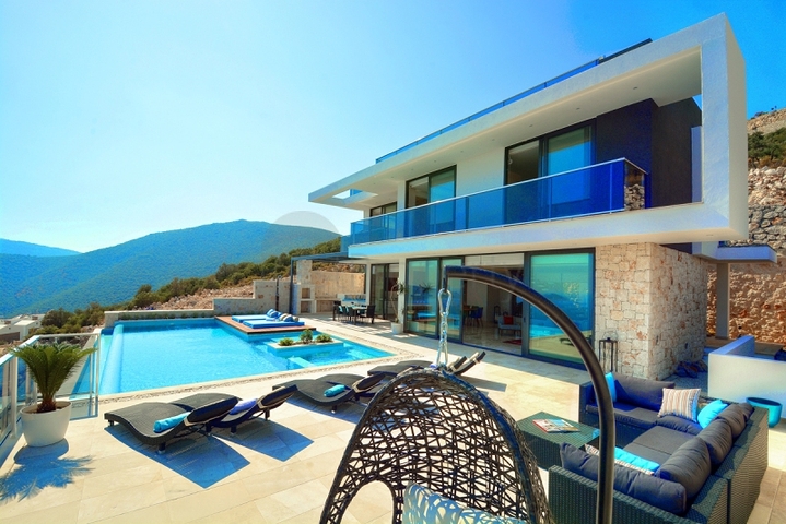 Великолепная вилла с видом на море в Калкане