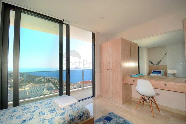 Великолепная вилла с видом на море в Калкане