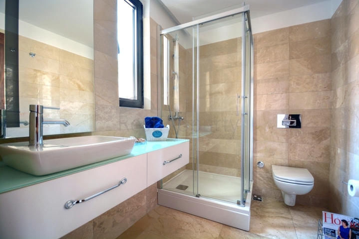 Великолепная вилла с видом на море в Калкане