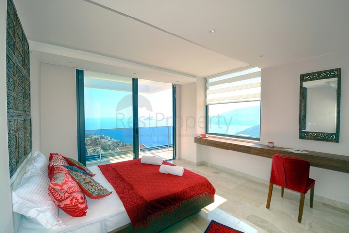 Великолепная вилла с видом на море в Калкане