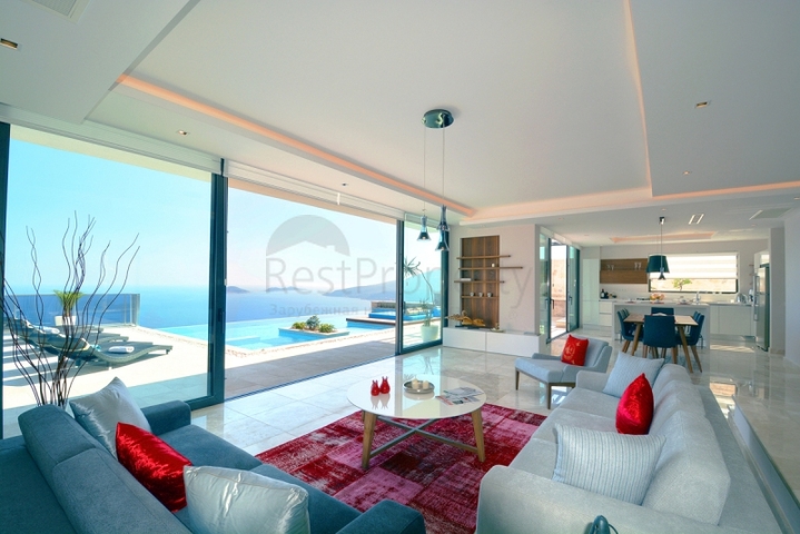 Великолепная вилла с видом на море в Калкане