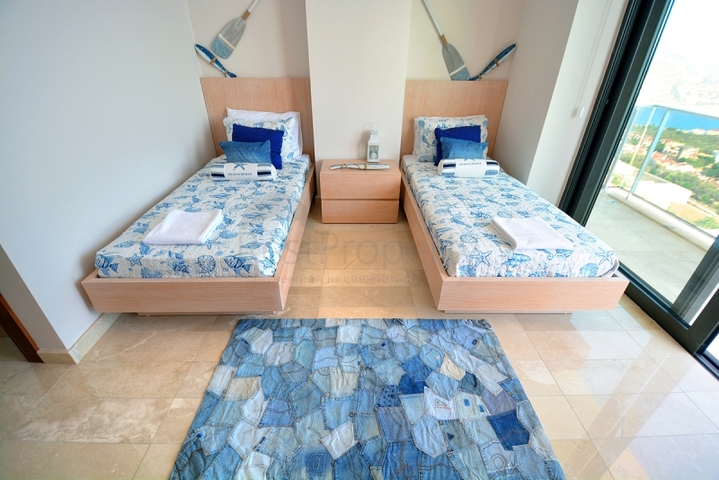 Великолепная вилла с видом на море в Калкане