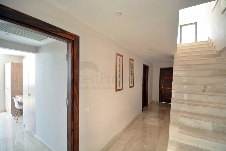 Великолепная вилла с видом на море в Калкане