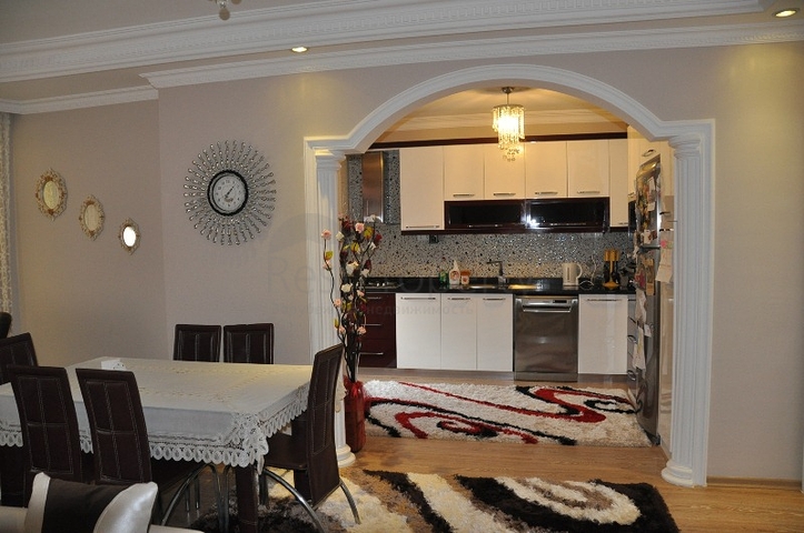 Квартира 2+1 в центре Алании с видом на горы и море