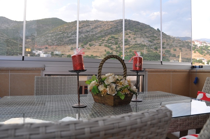 Квартира 2+1 в центре Алании с видом на горы и море