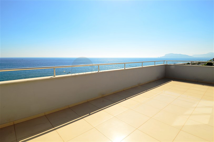 Полностью меблированный пентхаус 4+2 на первой линии в Кестеле