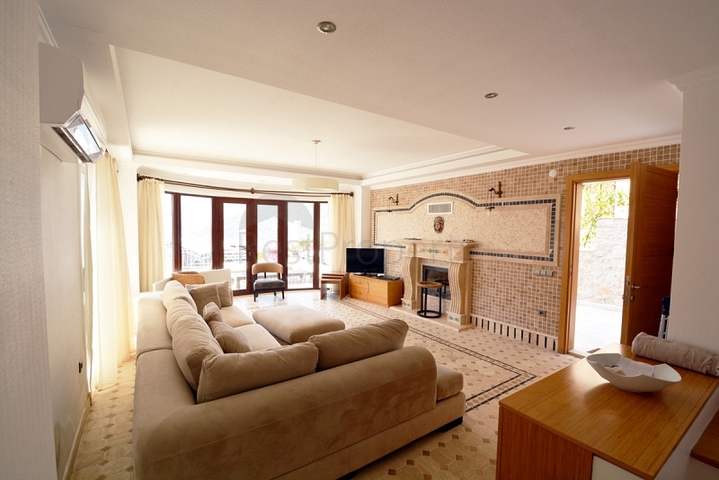          Прекрасная вилла с видом на море в районе Каламар, Калкан  