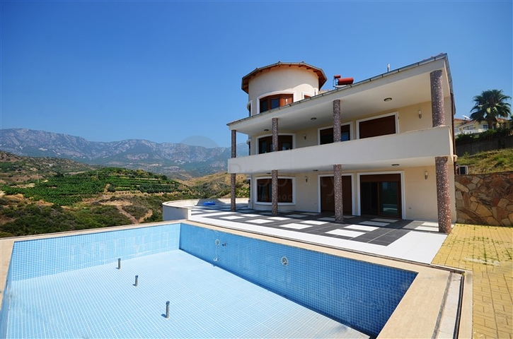 Шикарная вилла 6+2 с собственным бассейном в Каргыджаке 