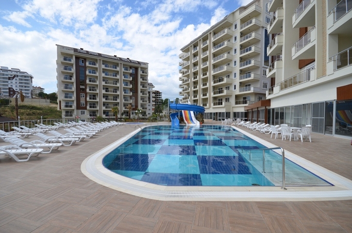 Меблированная квартира 1+1 в комплексе с собственным пляжем