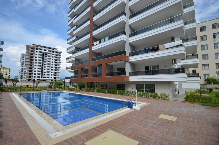 квартирa 2+1 в готовом комплексе с зимним бассейном в Махмутларе