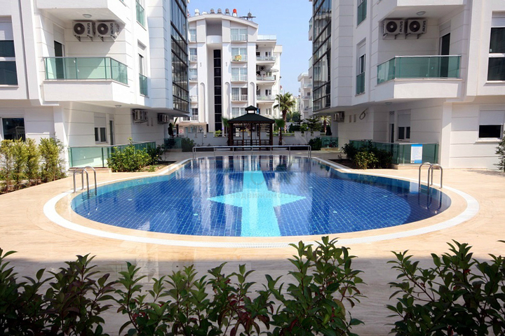 Квартира 1+1 с новой мебелью 500 метров до моря в районе Коньяалты, Анталья