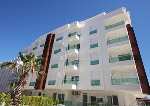 Квартира 1+1 с новой мебелью 500 метров до моря в районе Коньяалты, Анталья