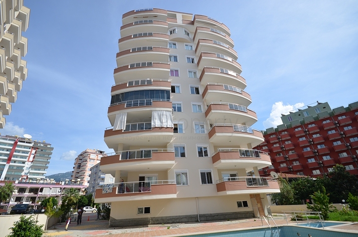 Апартаменты в комплексе в центре Махмутлара