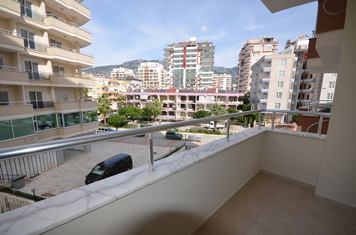 Апартаменты в комплексе в центре Махмутлара