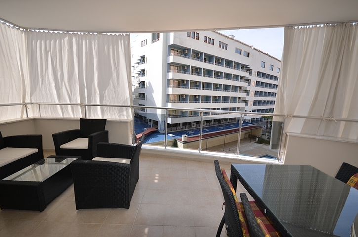 Апартаменты в комплексе в центре Махмутлара