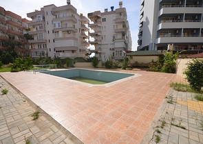 Апартаменты в комплексе в центре Махмутлара